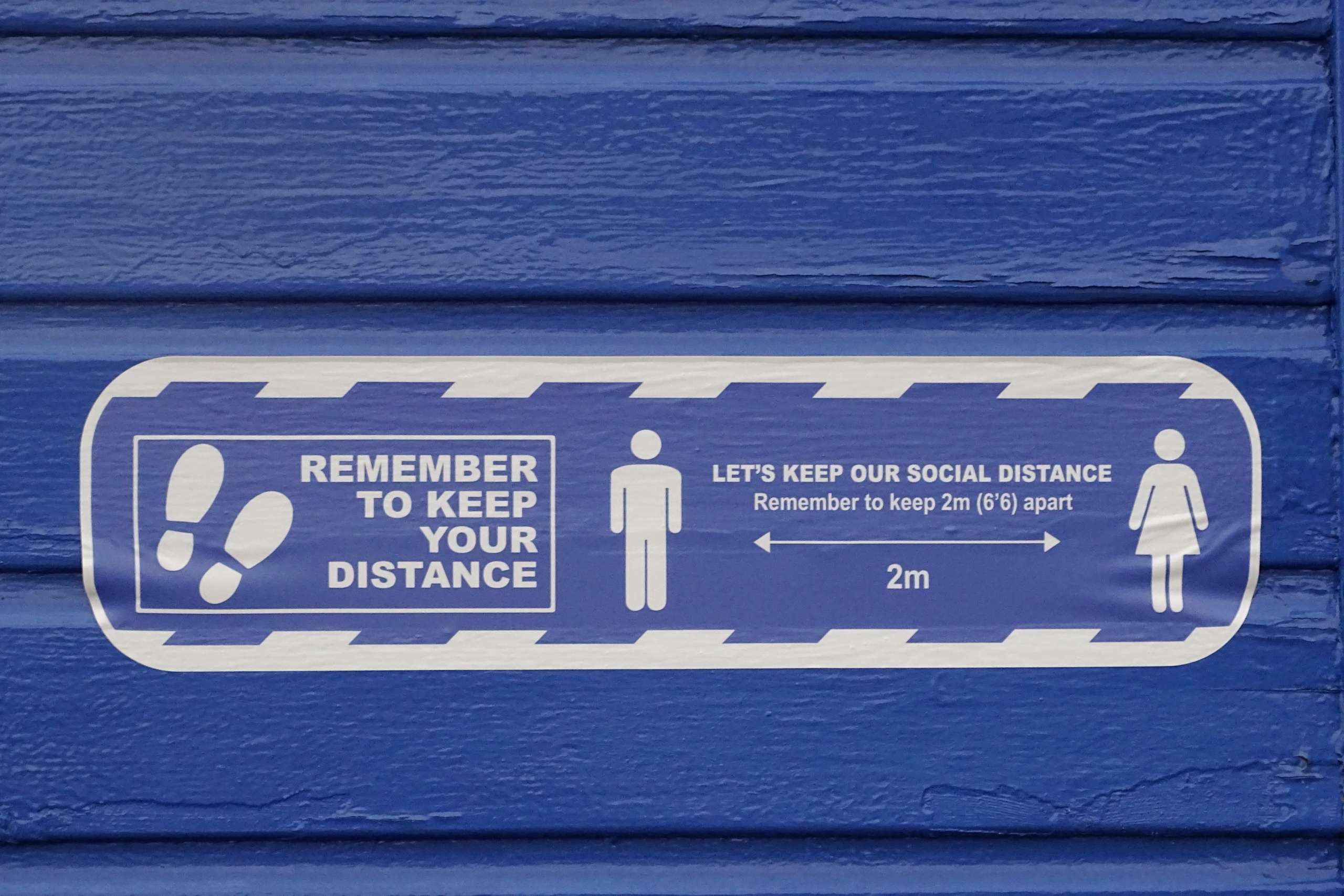 A sign advising people to practice social distancing during the Covid-19 pandemic.